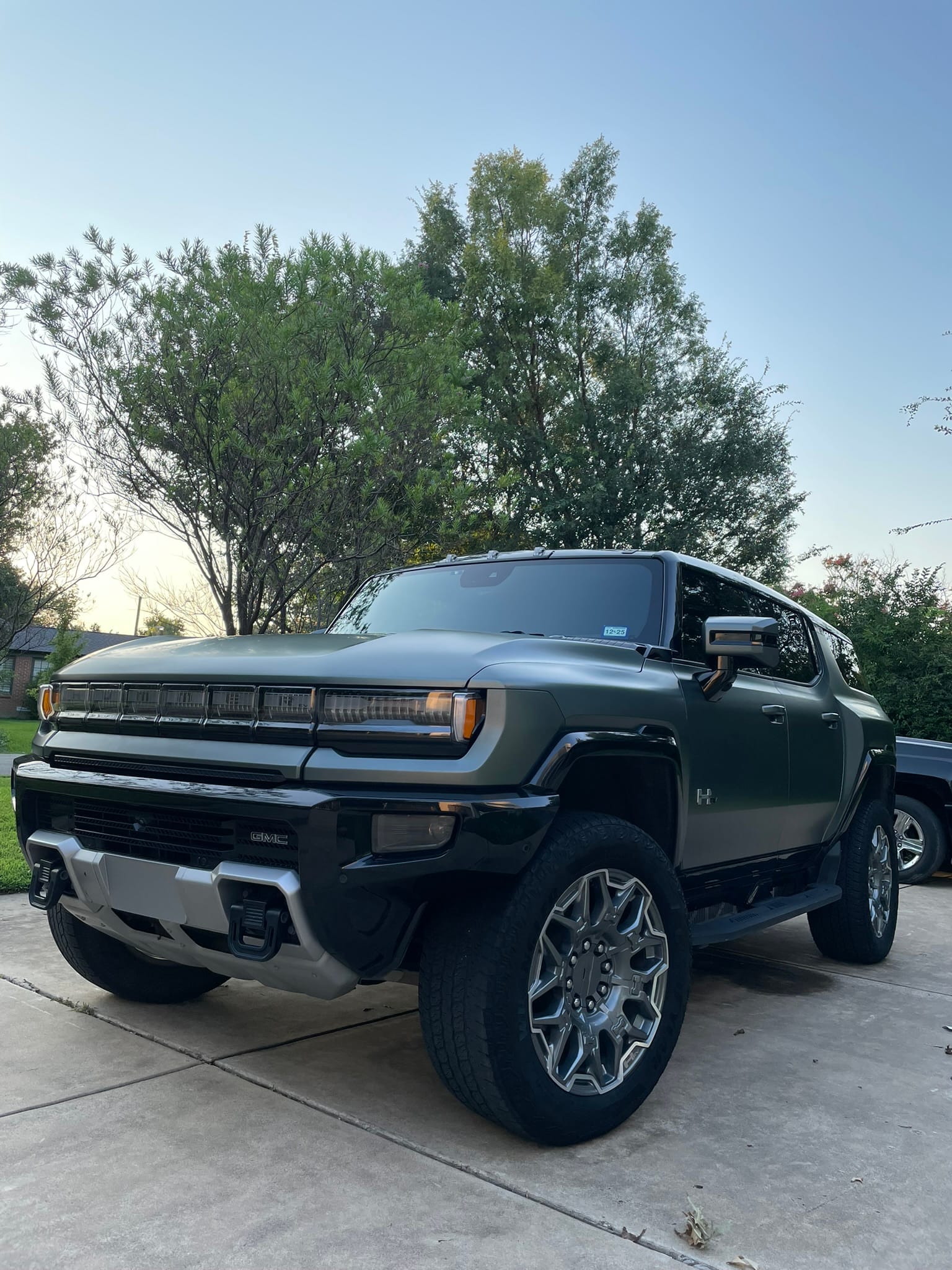 Professional exterior detailing hand wash on vehicle in Dallas TX